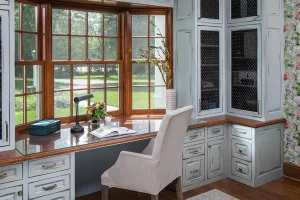 davis-trade-desk-windows