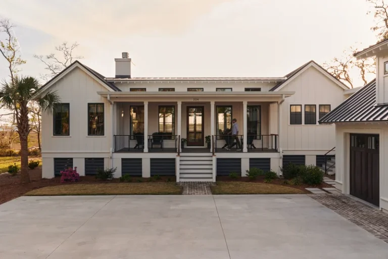 Image of a modern farmhouse exterior with ultrex fiberglass windows